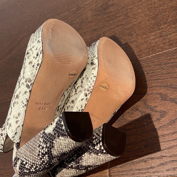 Bcbg MaxAzria Women’s Snakeskin Peep Toe Platform Sandals Size 8.5 - Picture 5 of 7